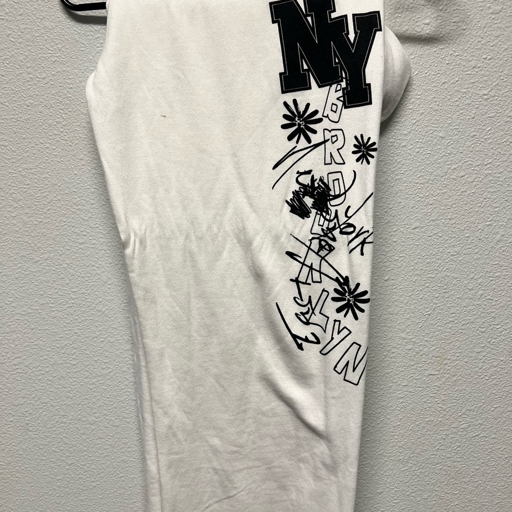 New York Brooklyn graphic sweat pants / never worn/ size m